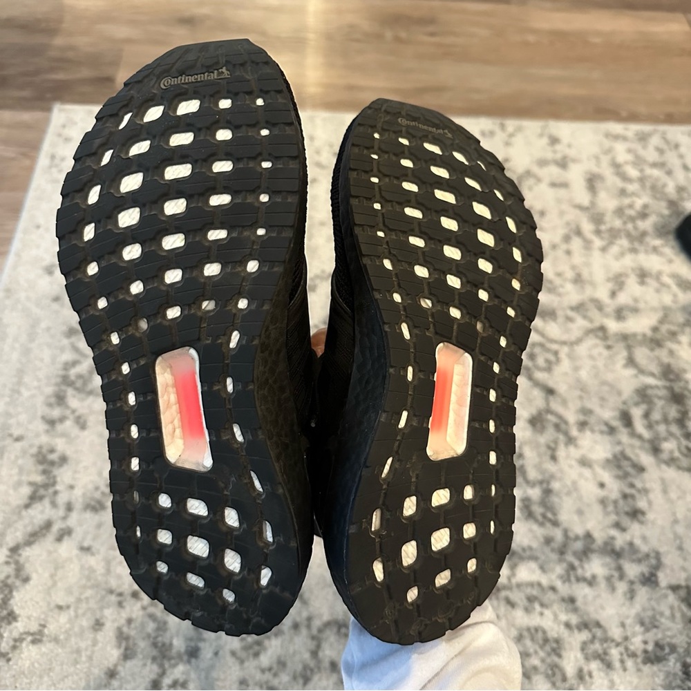 Adidas Ultraboost 20 - Picture 6 of 7